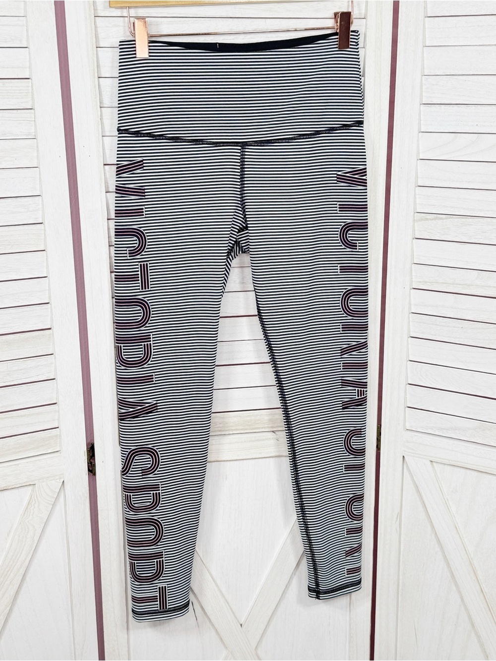 Victoria’s Secret Sport Striped Logo Leg Mid Rise Ankle Leggings Small Short